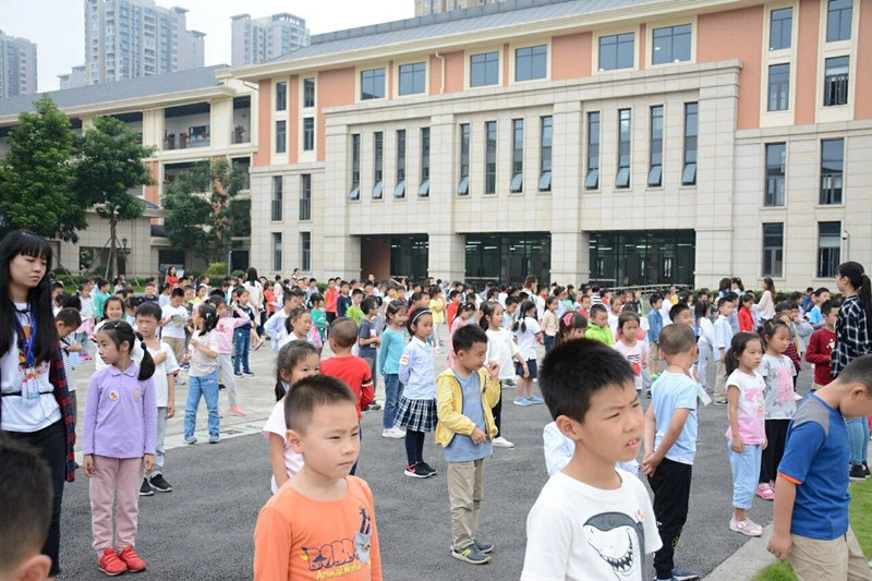 成都墨池书院小学举行防空疏散演练(图2)