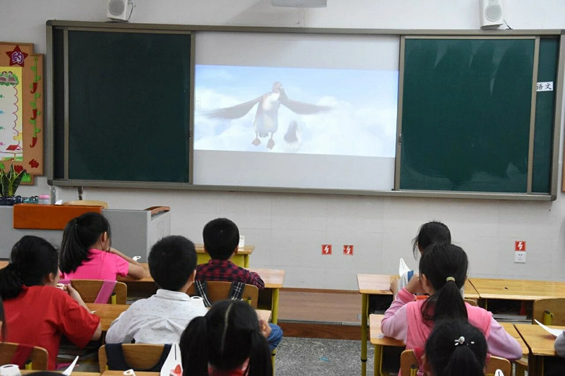 成都墨池书院小学读书·观影庆国庆(图2)