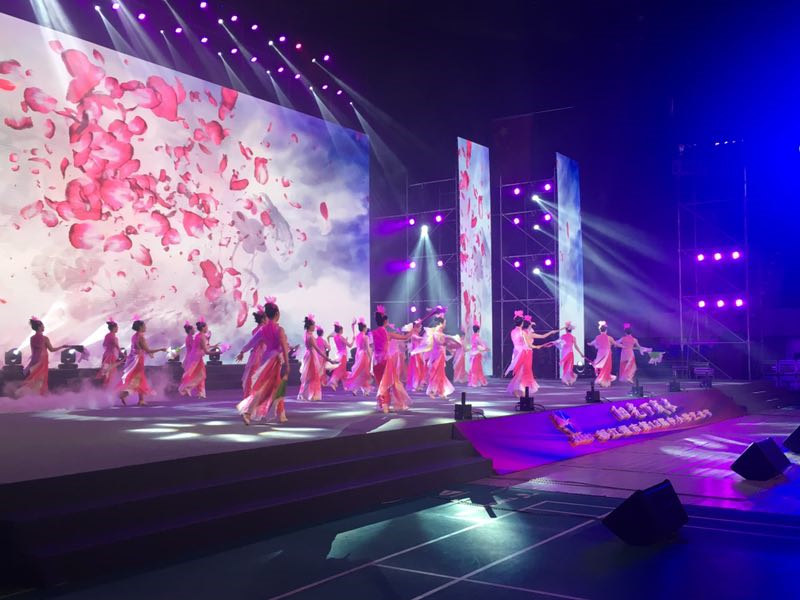 “美丽的花朵”都江堰市第13届中小学生艺术节隆重举行(图1)