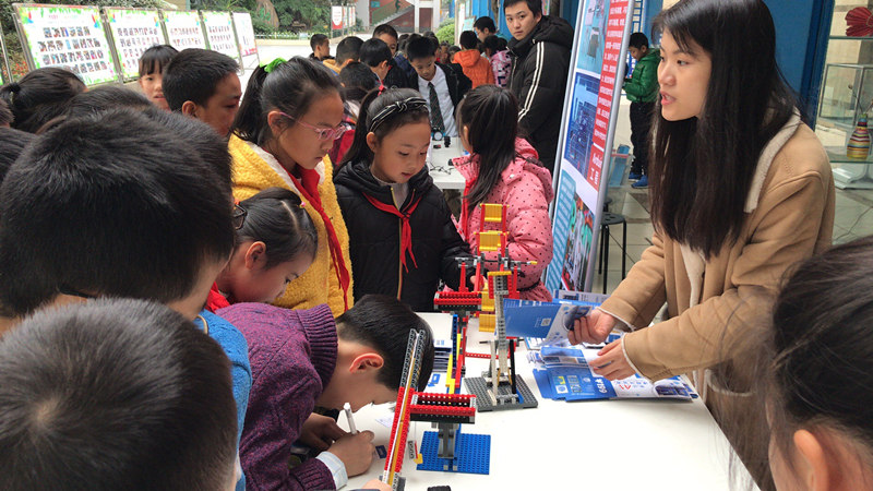 新光小学科技节 表达自己的奇思妙想(图1)