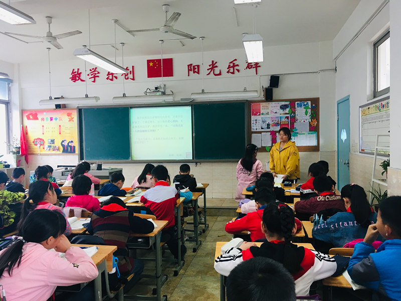 深入一线 视导前行 新光小学促青年教师快速成长(图4)