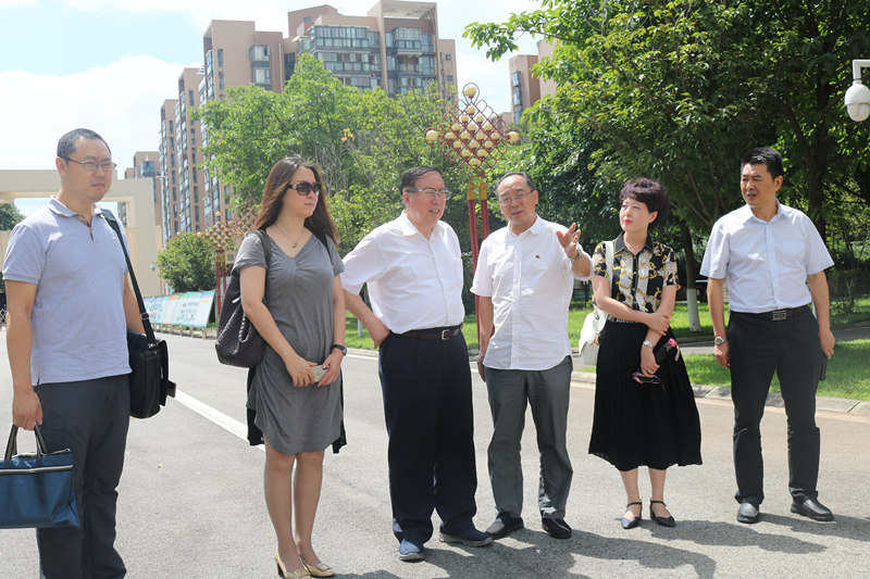 江苏“中远”到大弯中学开展助学调研 帮助贫困学生圆大学梦(图3)