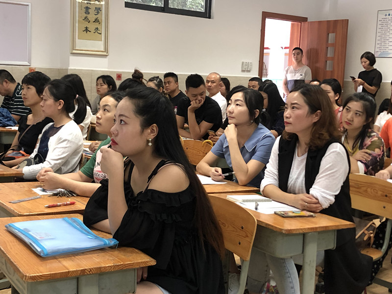 新光小学一年级新生家长会 家校携手成就孩子未来(图4)