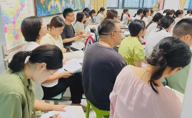 省、市、区多个平台精彩“发声”!立格实验高三英语组,厉害了!(图8) 省、市、区多个平台精彩“发声”!立格实验高三英语组,厉害了!(图8)