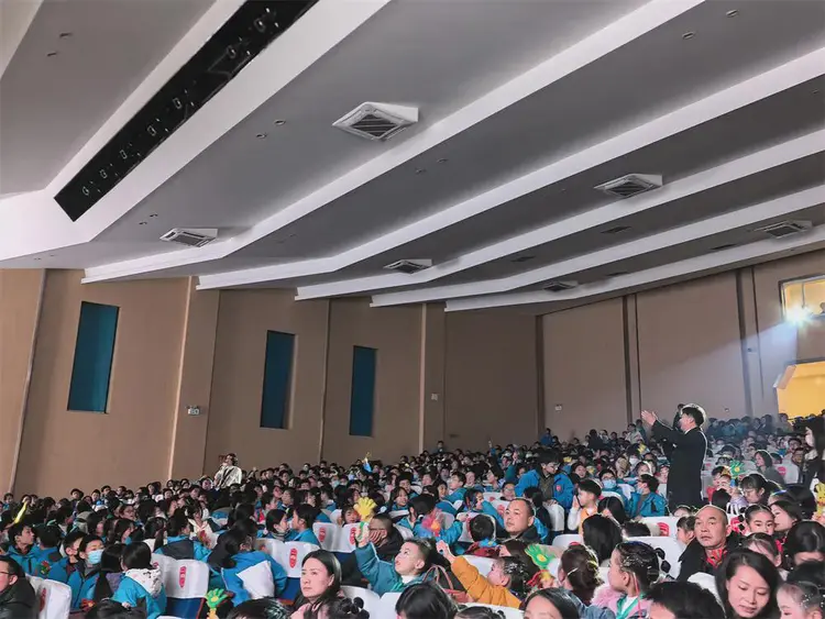 超燃!成都立格实验学校教育集团第十七届人文艺术节隆重举行!(图2) 超燃!成都立格实验学校教育集团第十七届人文艺术节隆重举行!(图2)