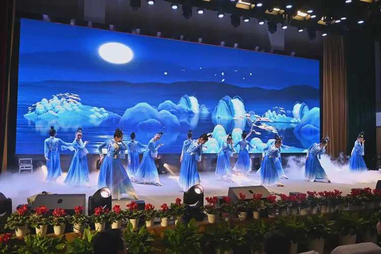超燃!成都立格实验学校教育集团第十七届人文艺术节隆重举行!(图17) 超燃!成都立格实验学校教育集团第十七届人文艺术节隆重举行!(图17)