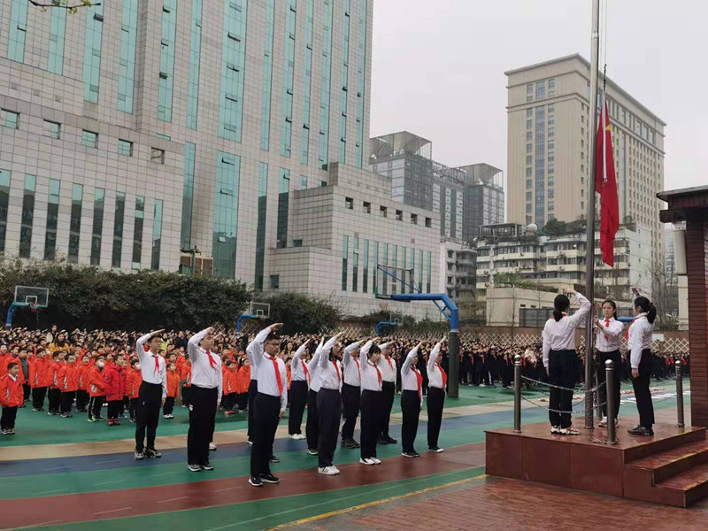 国旗下讲话 实小师生传递爱国主义情怀(图2)